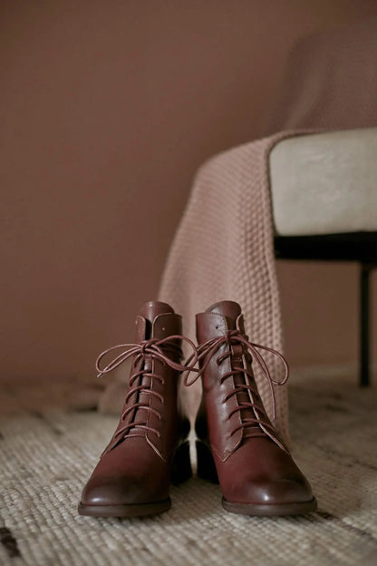Cow Leather Lace Up Vintage Round Toe  / Low Heels Lady Ankle Boots - Ghoddosh