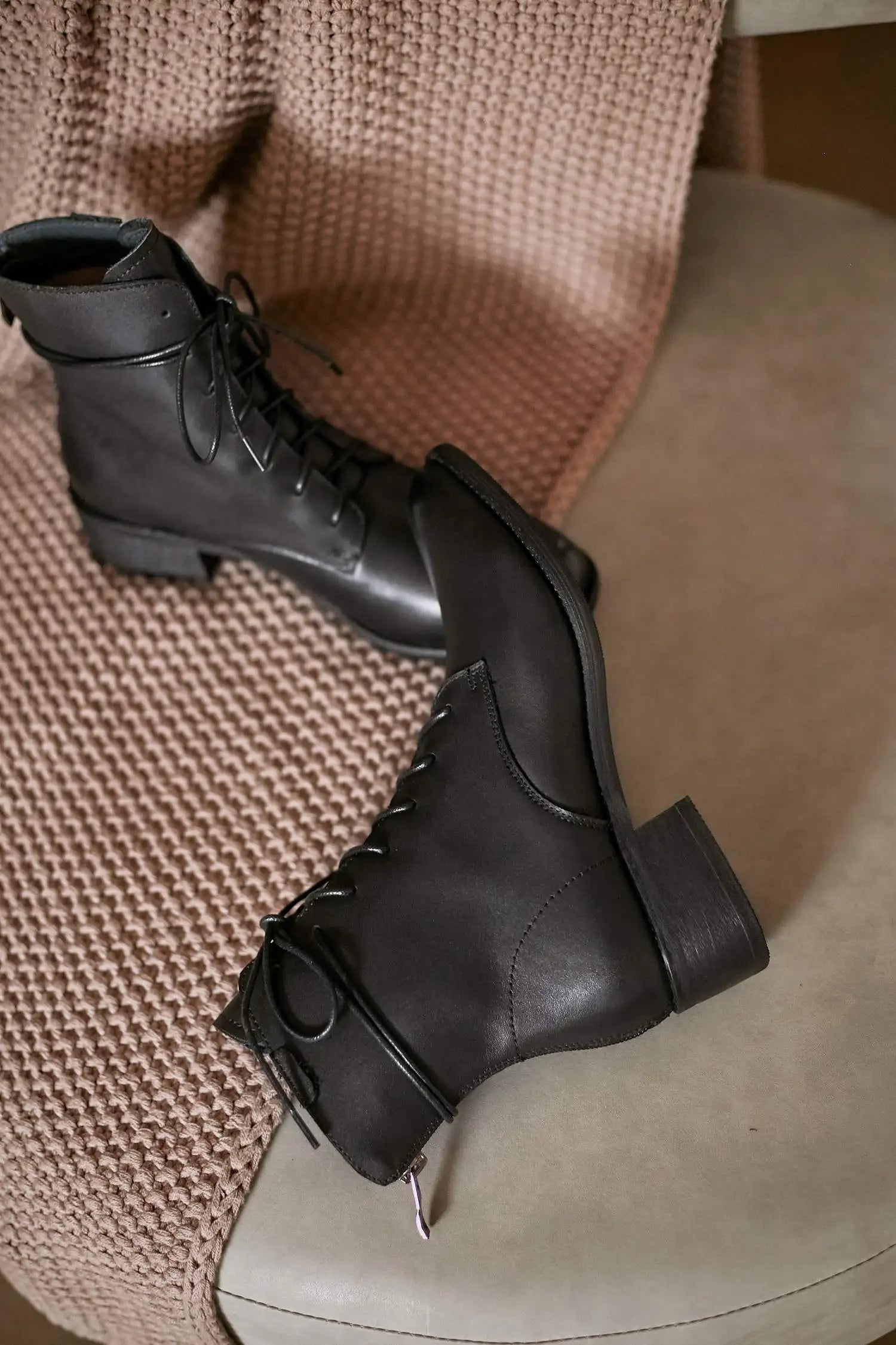 Cow Leather Lace Up Vintage Round Toe  / Low Heels Lady Ankle Boots - Ghoddosh
