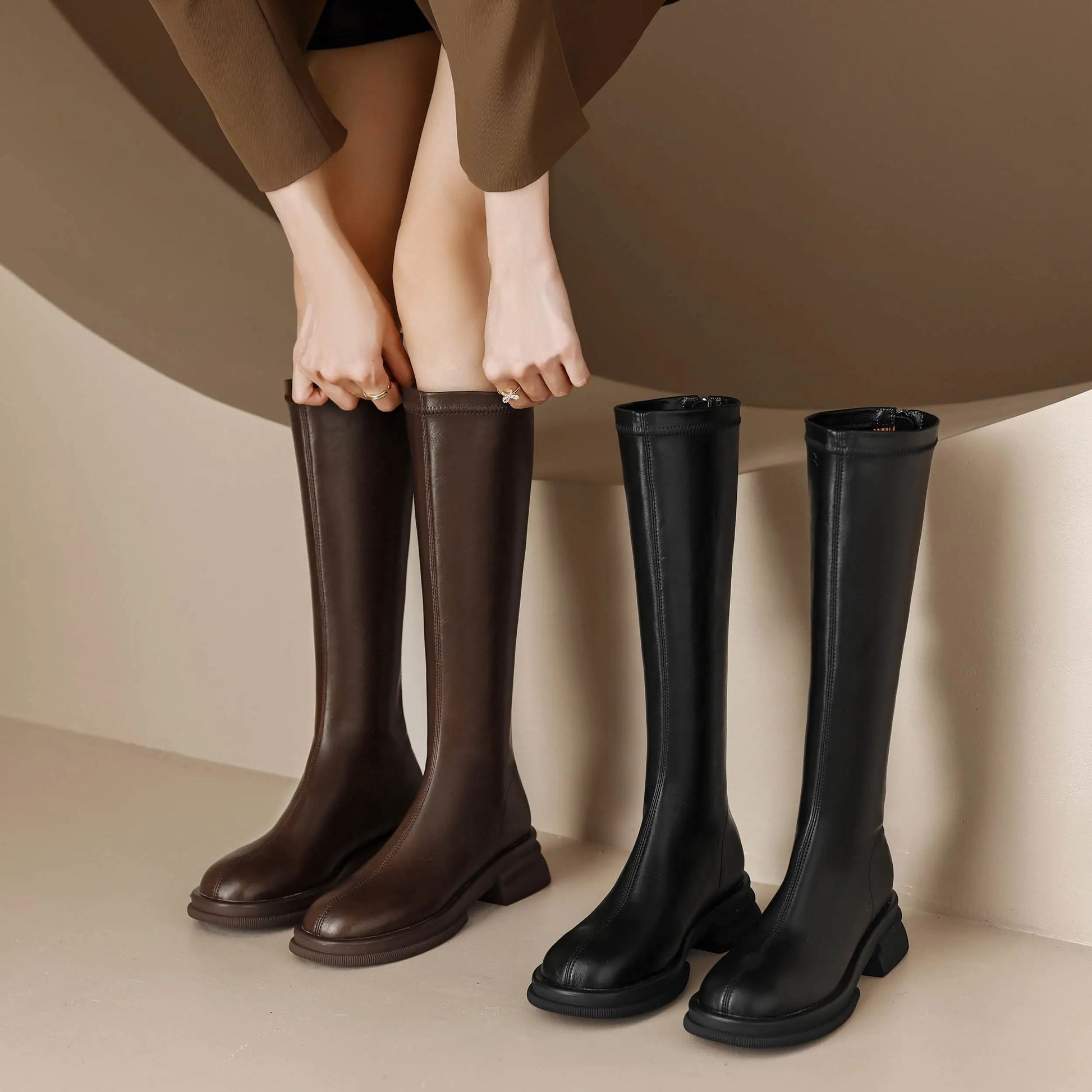 Cow Leather Round Toe Winter Warm Riding Boots / Thick Heels Gladiator Back Zipper Platform Knee Boots
GHODDOSH
