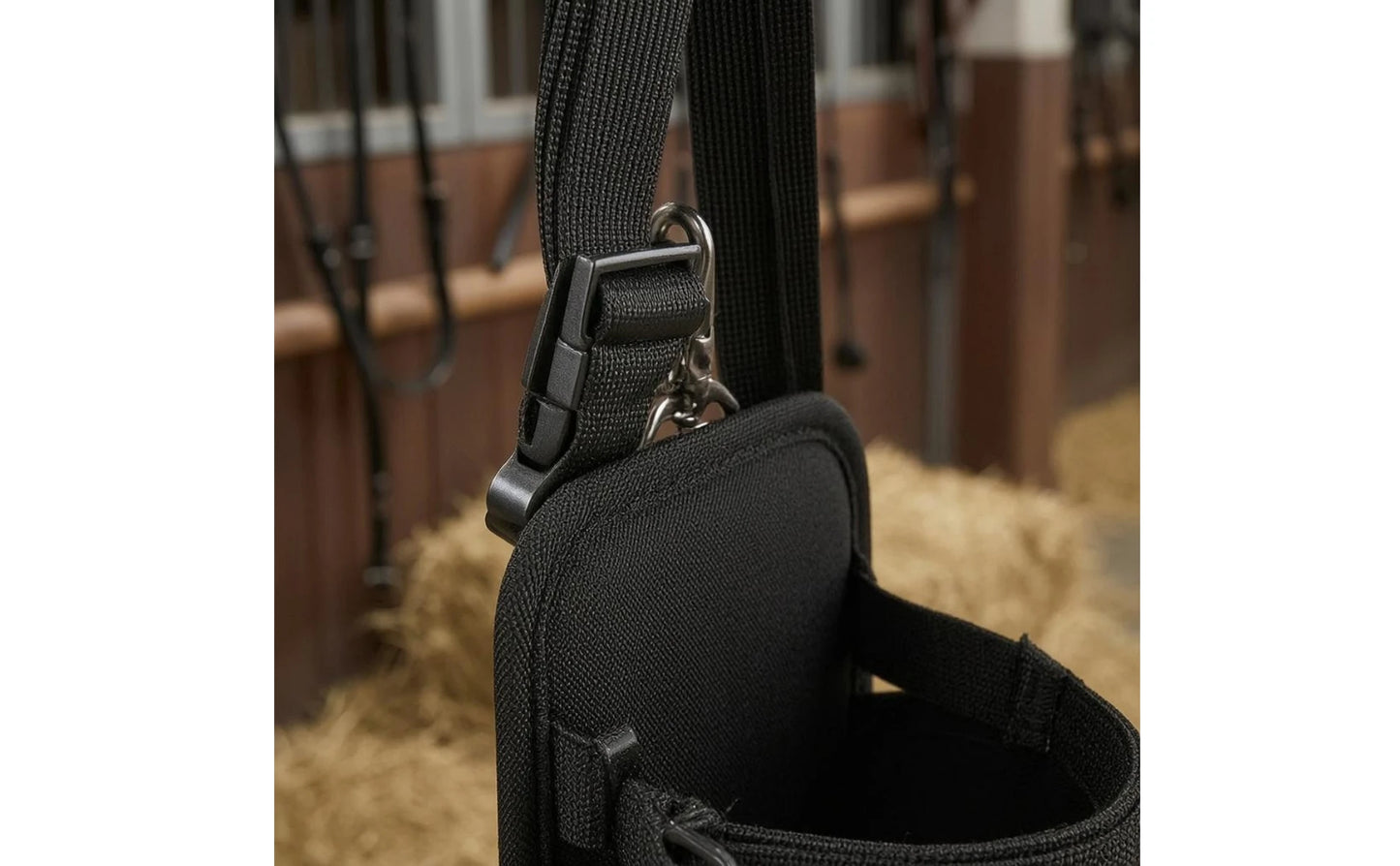 Horse Saddle Water Bottle Holder with Metal Buckle – Black Nylon Equestrian Drink Pouch for Trail Riding. @ ghoddosh.com