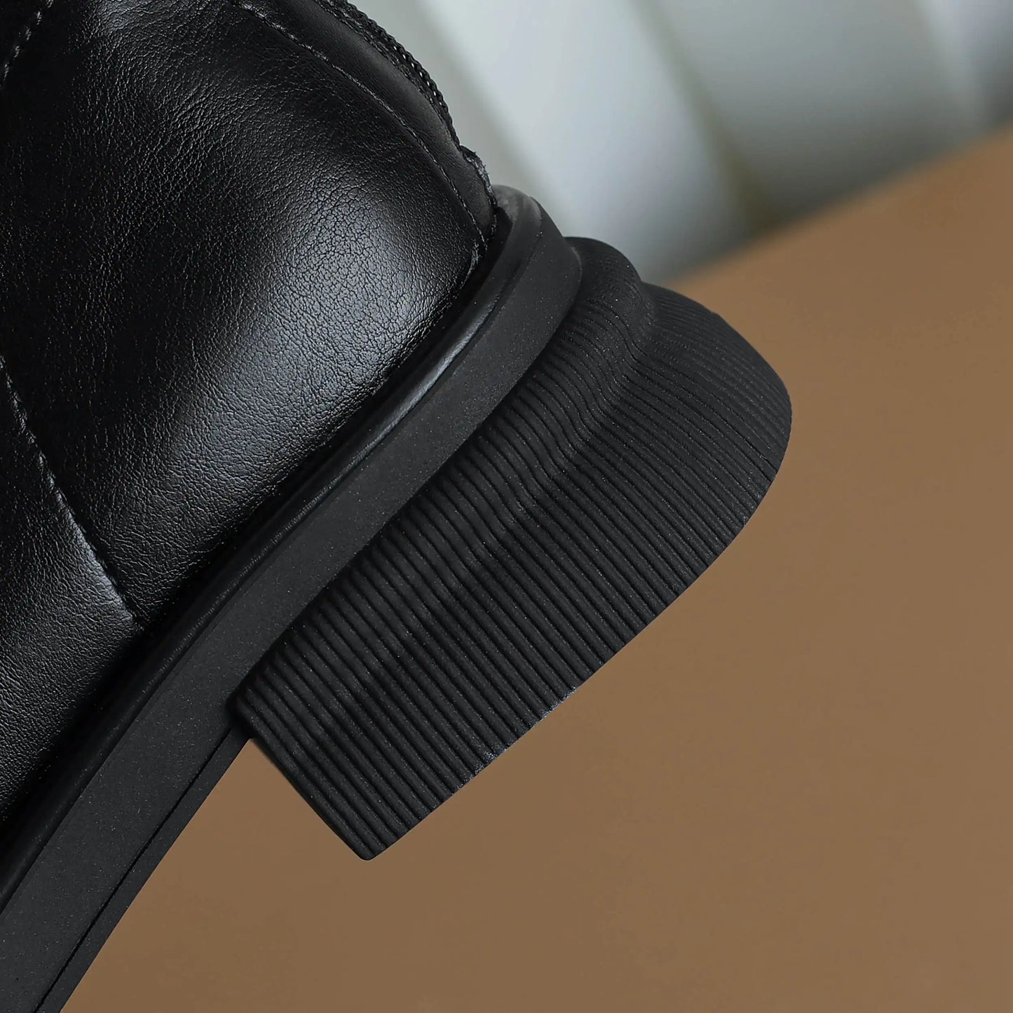 Cow Leather Round Toe Winter Warm Riding Boots / Thick Heels Gladiator Back Zipper Platform Knee Boots
GHODDOSH

