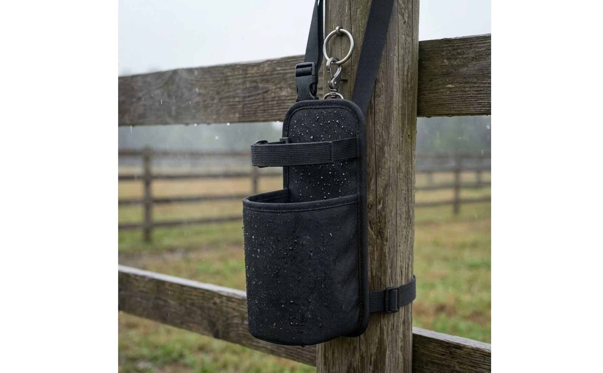 Horse Saddle Water Bottle Holder with Metal Buckle – Black Nylon Equestrian Drink Pouch for Trail Riding. @ ghoddosh.com