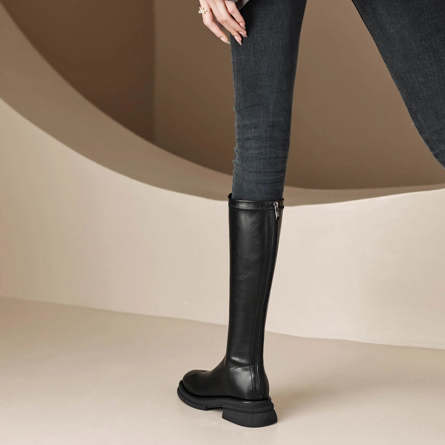 Cow Leather Round Toe Winter Warm Riding Boots / Thick Heels Gladiator Back Zipper Platform Knee Boots
GHODDOSH
