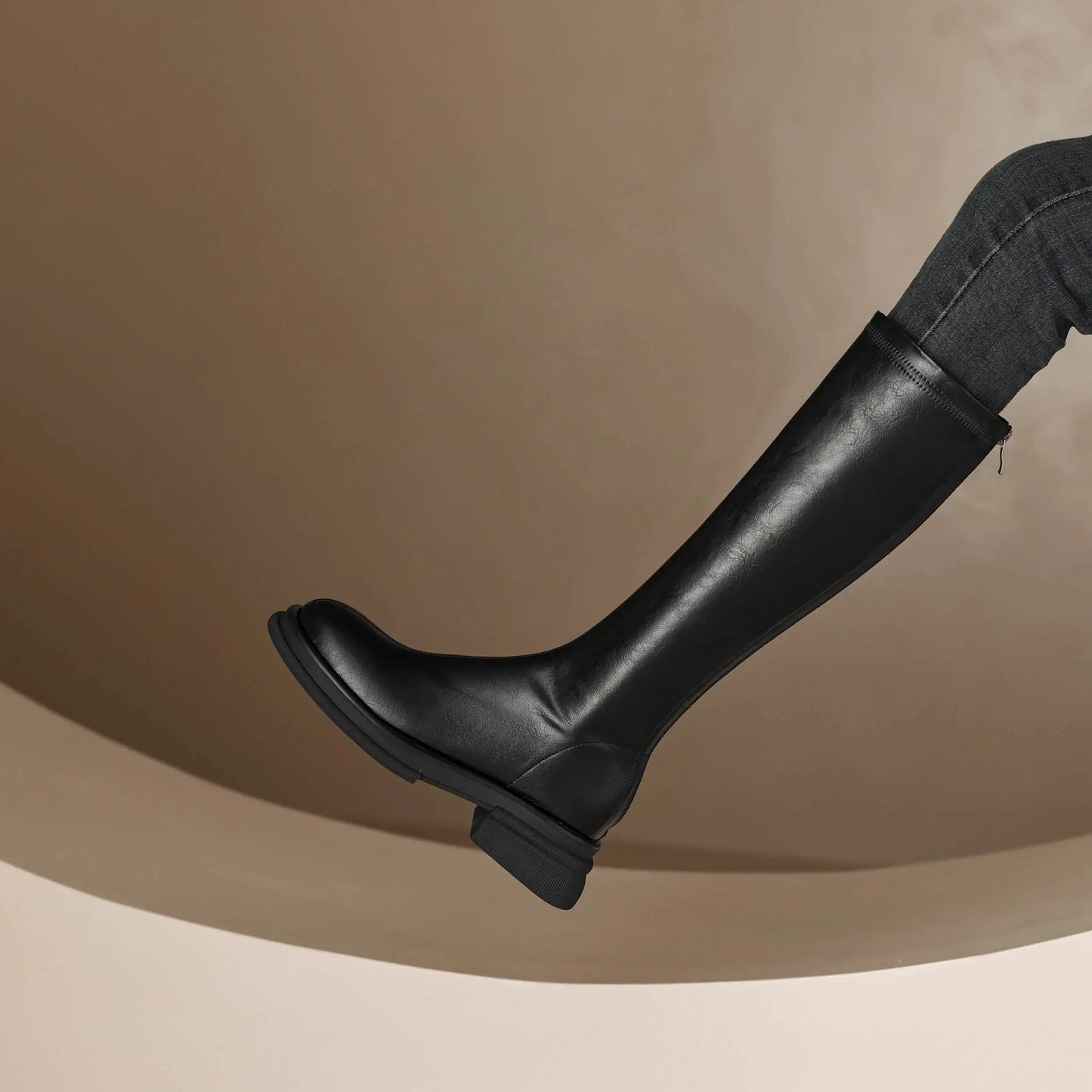 Cow Leather Round Toe Winter Warm Riding Boots / Thick Heels Gladiator Back Zipper Platform Knee Boots
GHODDOSH

