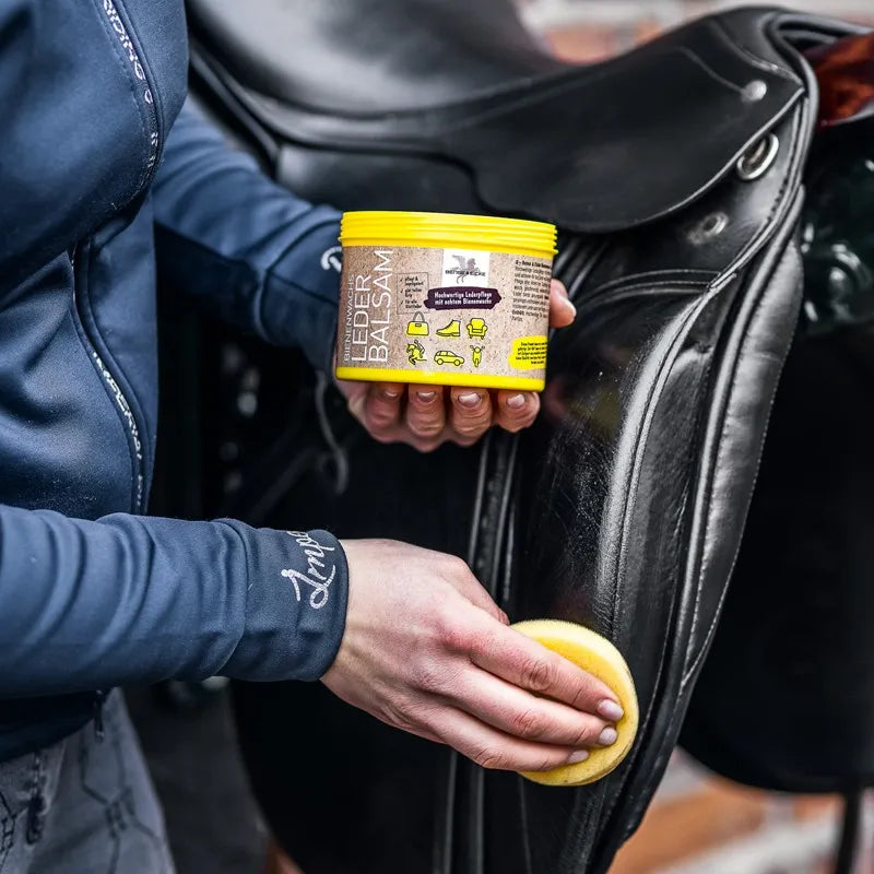 Saddle oil Maintenance  for shiny and moisturized saddle