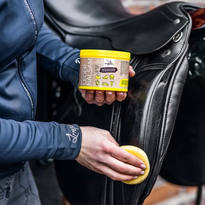 Saddle oil Maintenance  for shiny and moisturized saddle