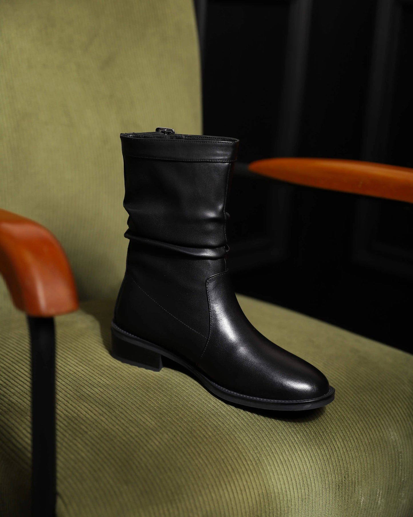 Cow Skin Med Heels Retro Pleated Western  Ankle Boots with Belt Buckle - Ghoddosh