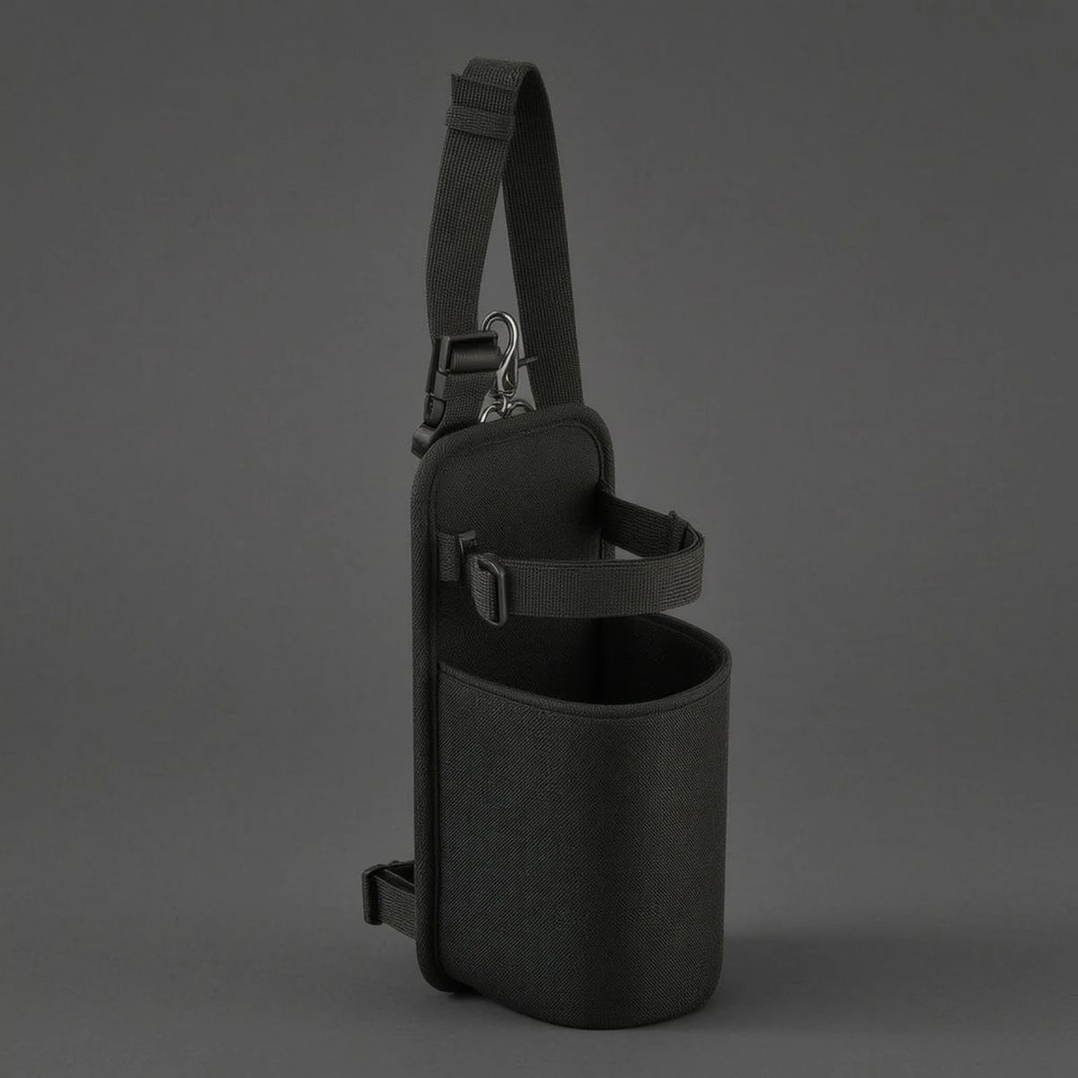 Horse Saddle Water Bottle Holder with Metal Buckle – Black Nylon Equestrian Drink Pouch for Trail Riding. @ ghoddosh.com